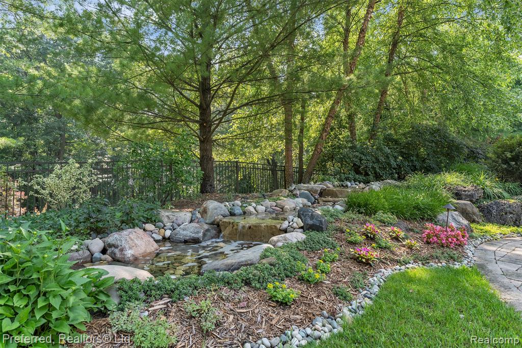 12196 Woodline Drive, Fenton, MI 48430 — Photo 82