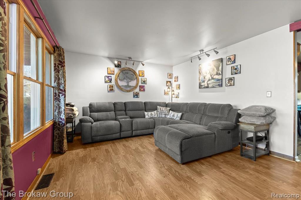 10490 Green Road, Goodrich Vlg, MI — Photo 10