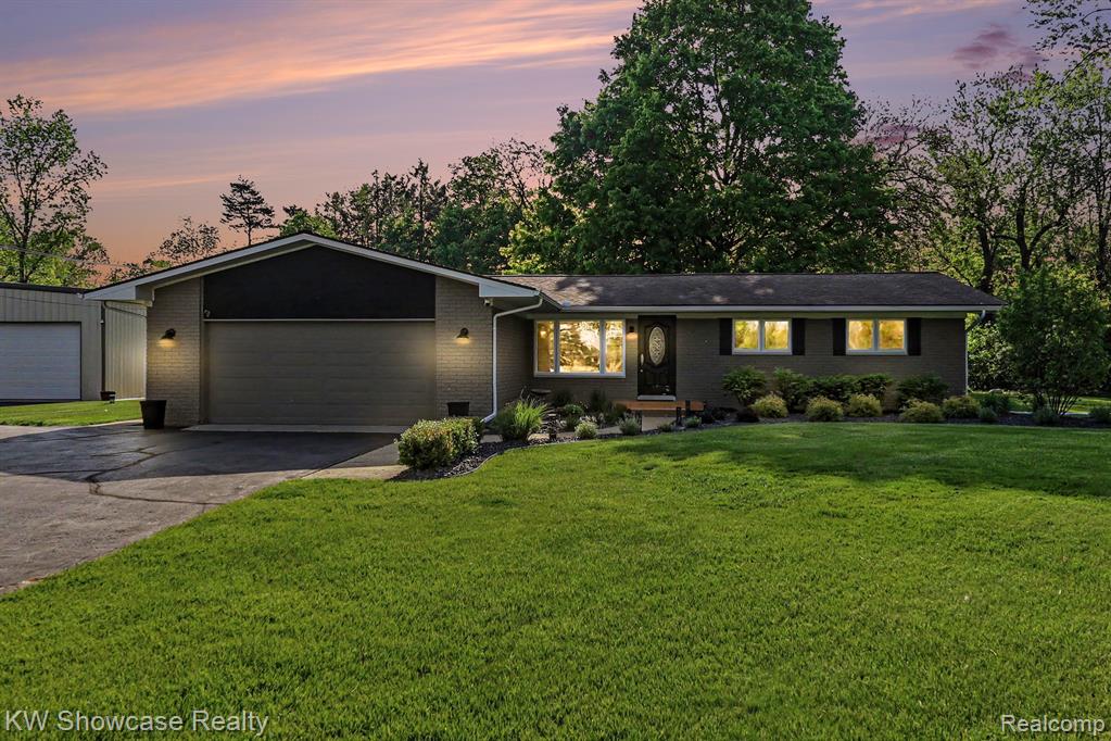 2572 Ridge Road, White Lake, MI 48383