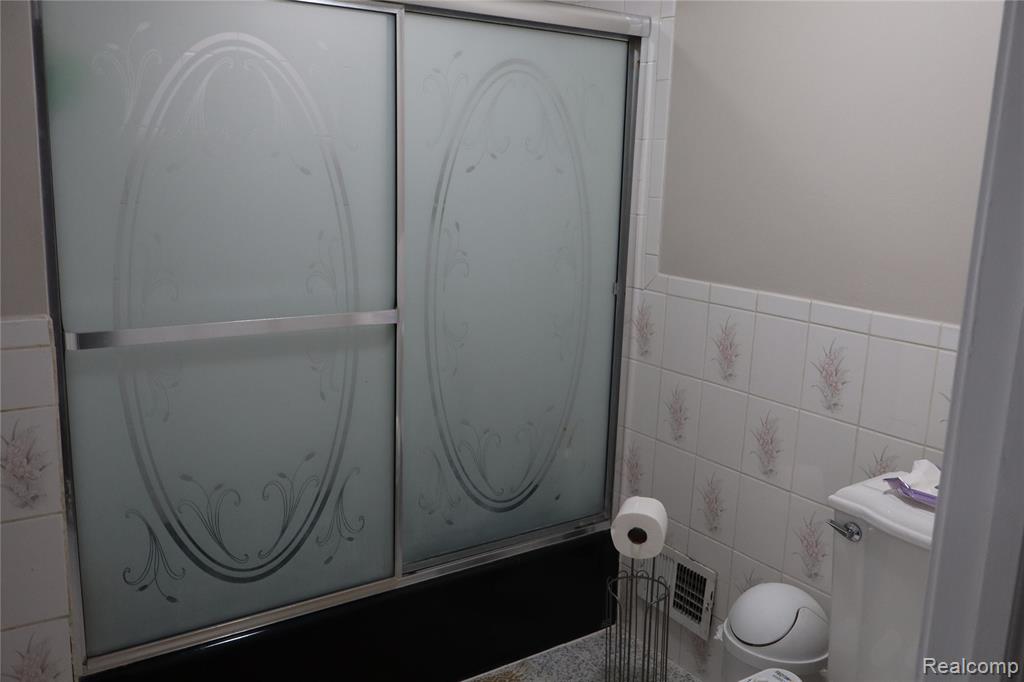 39552 Forbes Drive, Sterling Heights, MI 48310 — Photo 36