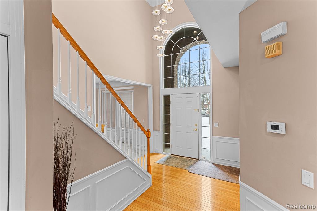 7567 WINDGATE Circle, West Bloomfield, MI 48323 — Photo 2