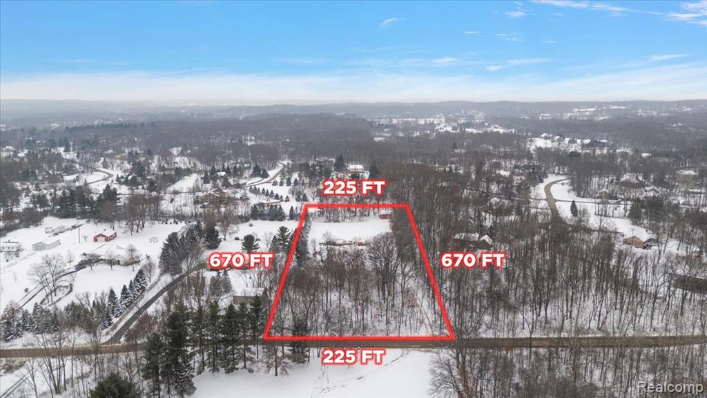 700 W Maple Road, Milford, MI 48381 — Photo 2