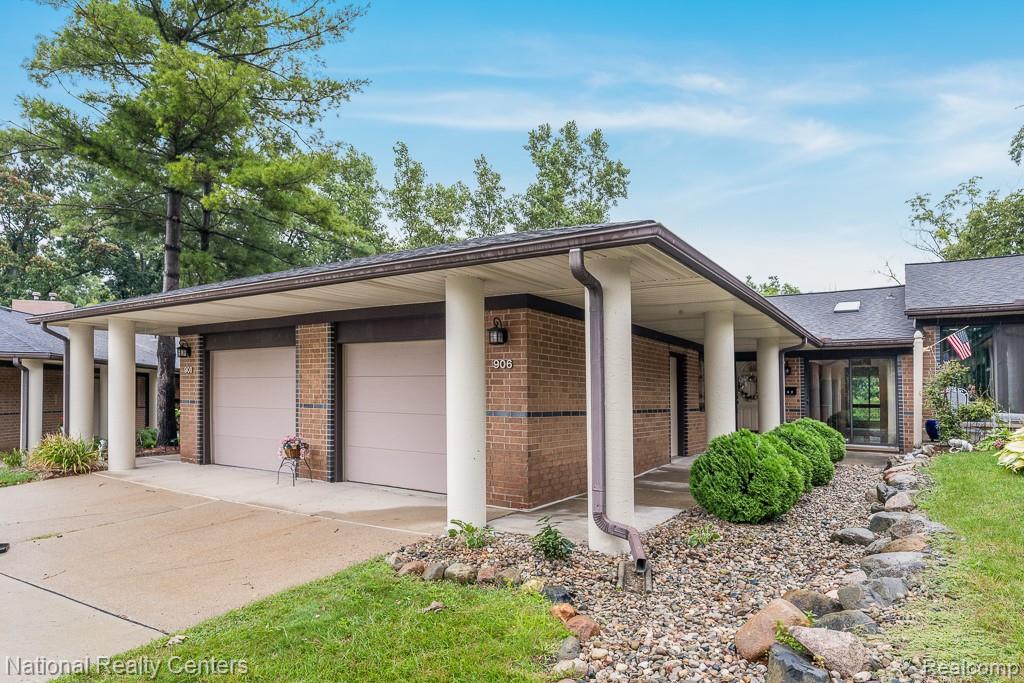 906 Wexford Way, 3, Rochester Hills, MI 48307 — front exterior