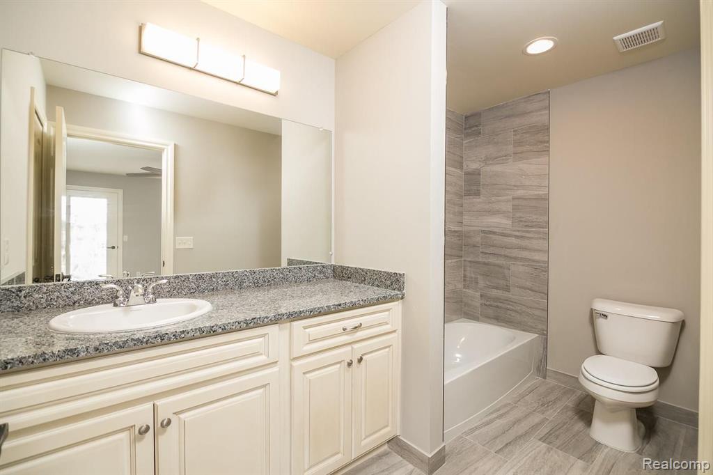 53438 CHAMPLAIN Street, Macomb, MI 48042 — Photo 13