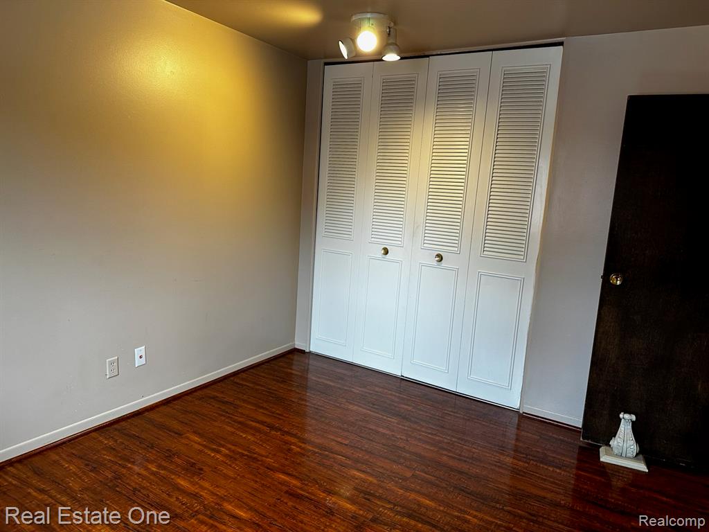1868 Colonial Village Way, 4, Waterford, MI 48328 — Photo 16