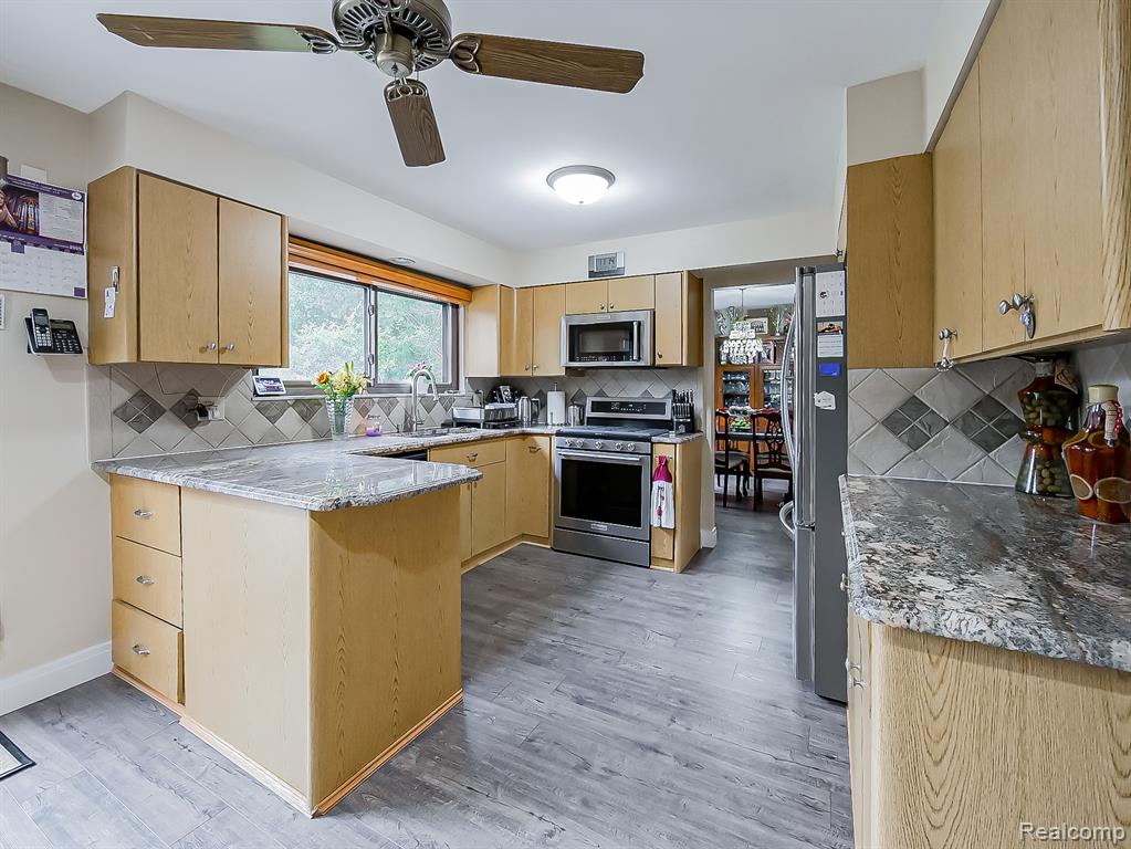 5152 Bayside Drive, Troy, MI 48098 — Photo 18