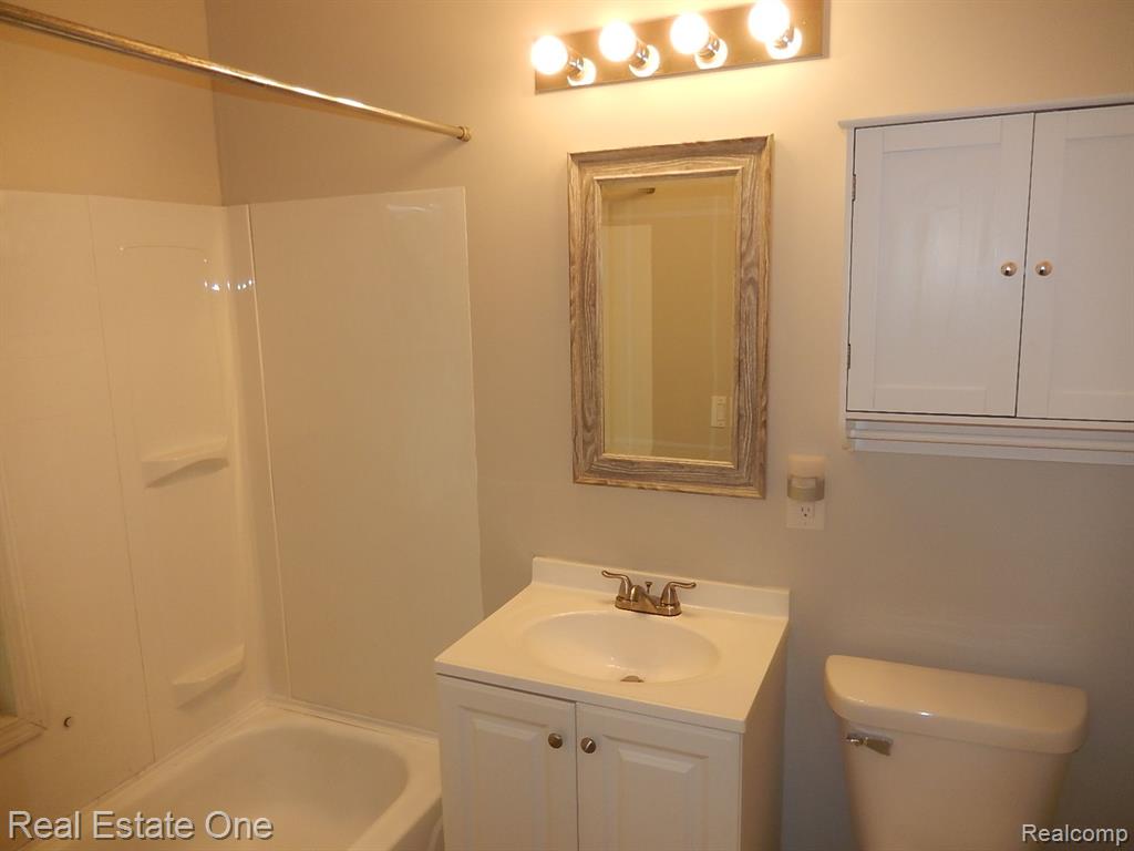 21067 WESTVIEW Avenue, Ferndale, MI 48220 — Photo 8
