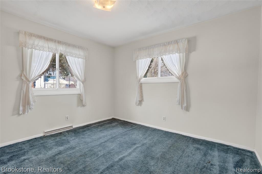 300 N Kibbee Street, MI 48879 — Photo 21