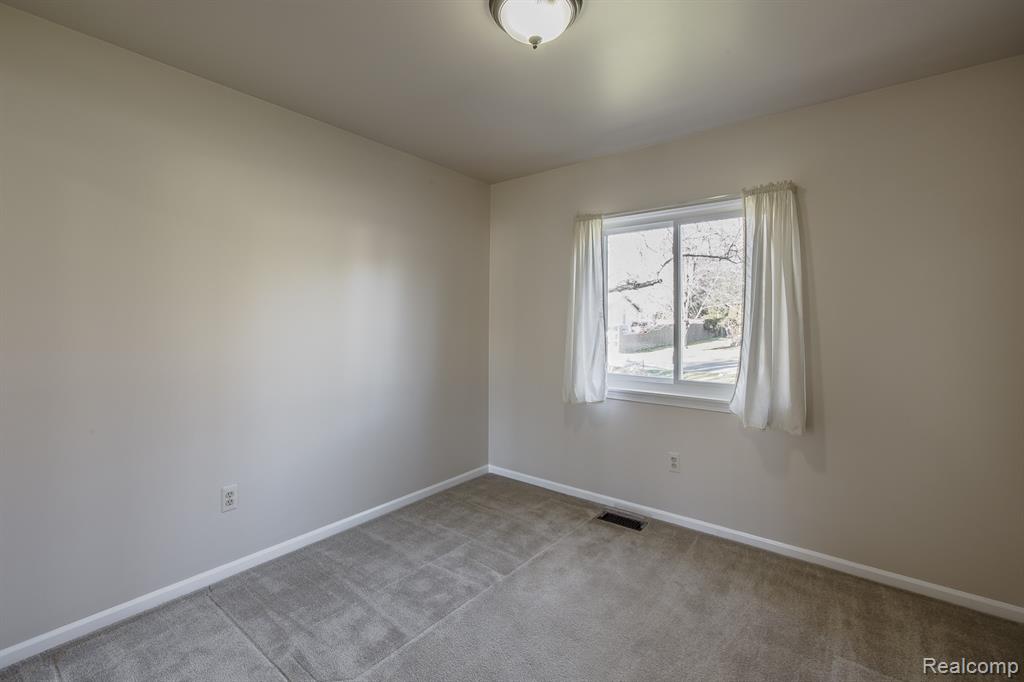 4771 Fiddle Avenue, Waterford, MI 48328 — Photo 22