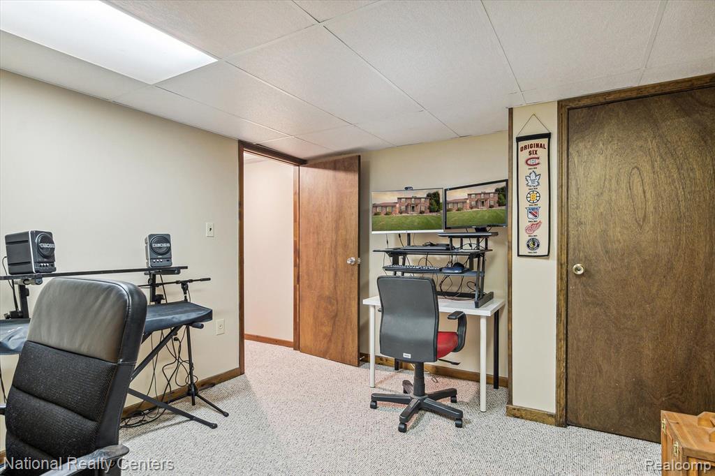 42372 COTSWOLD Court, Northville, MI 48168 — Photo 47