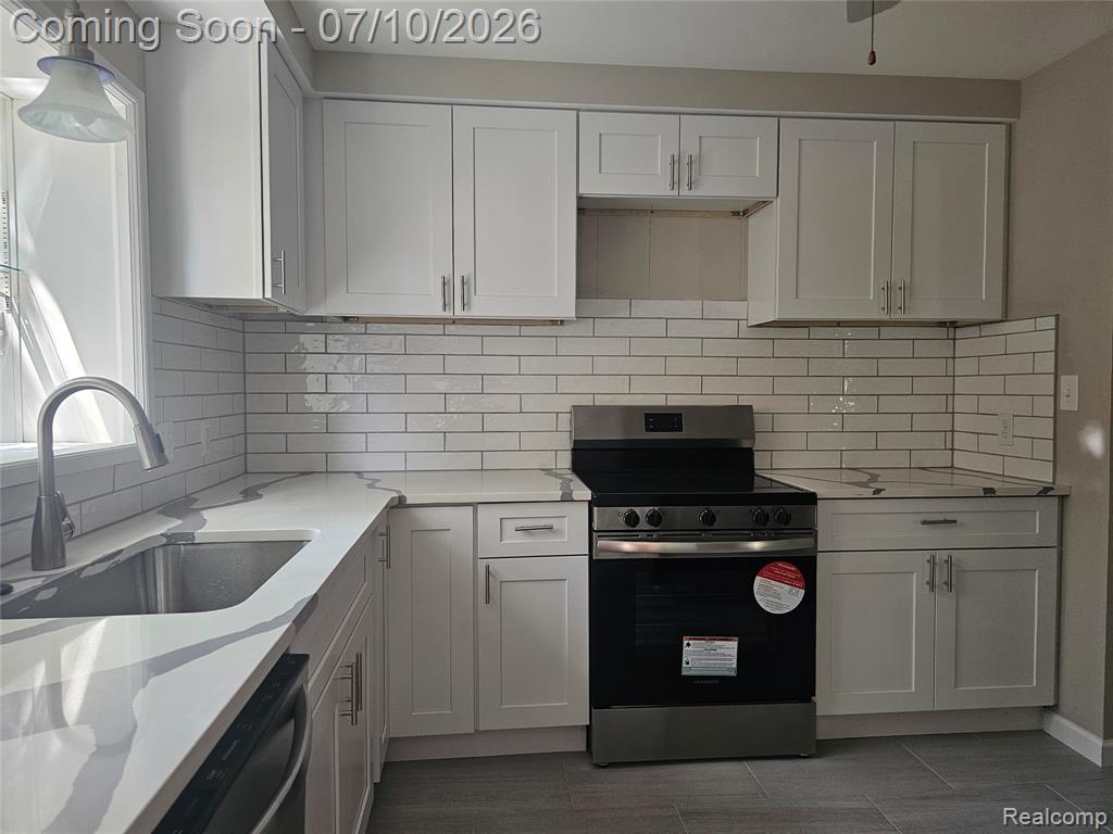 23091 SUSSEX Street, Oak Park, MI 48237 — Photo 5