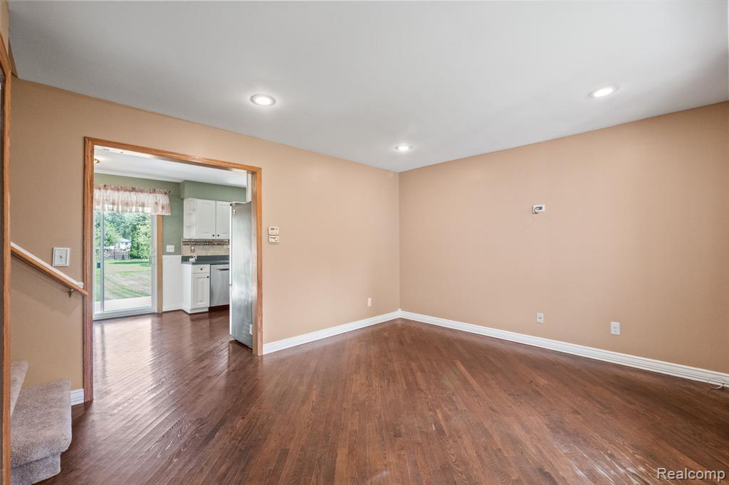 749 Mariday Street, Lake Orion, MI 48362 — Photo 4