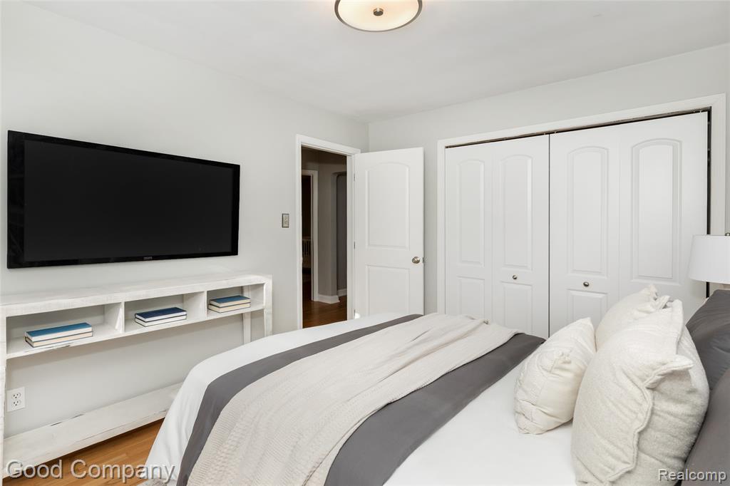 702 Orchard View Drive, Royal Oak, MI 48073 — Photo 13