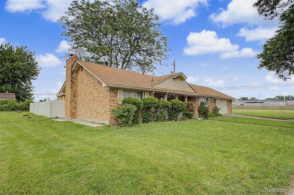 8650 Whitlock Avenue, Dearborn, MI 48126 — Photo 2