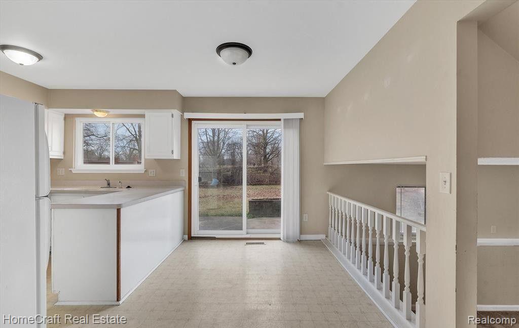 9224 PANAMA Avenue, Ypsilanti, MI 48198 — Photo 8