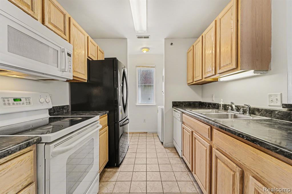 858 Amanda Lane, Pontiac, MI 48340 — Photo 7