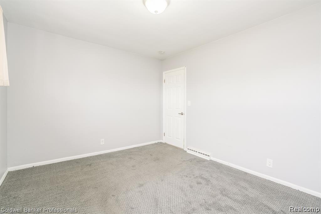7851 E HAGGERTY Road, Van Buren, MI 48111 — Photo 9