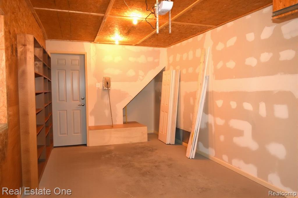 825 Ferley Street, Lansing, MI 48911 — Photo 38