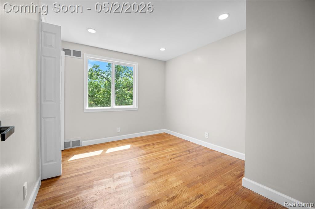 5 Snow Court, Dearborn, MI 48124 — Photo 23