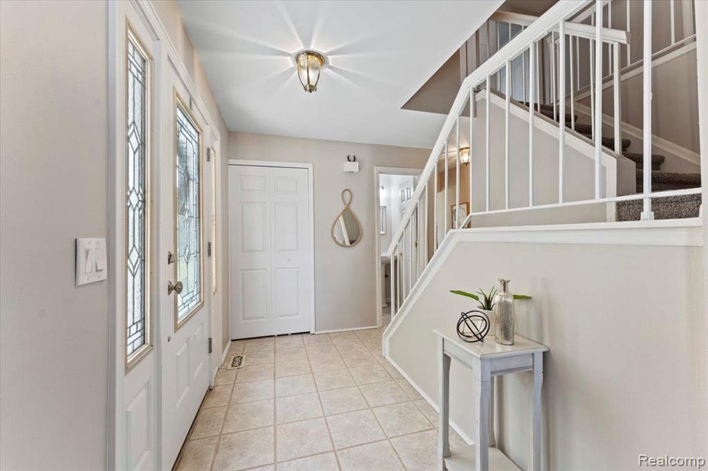 21382 E GLEN HAVEN Circle, Northville, MI 48167 — Photo 2