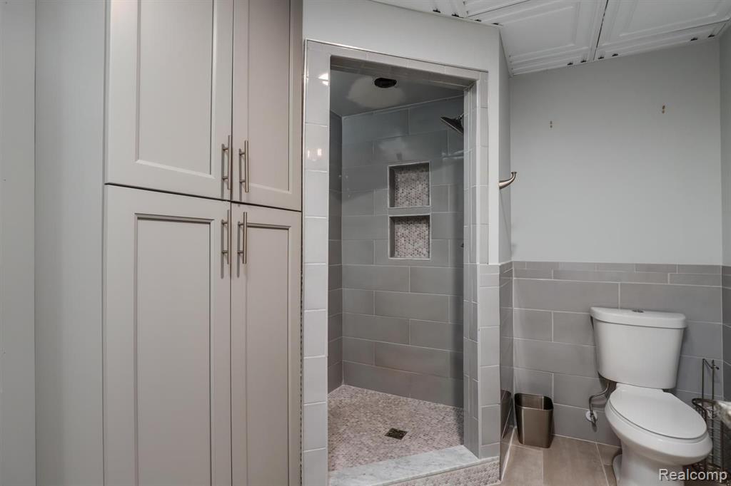 3960 HARVEST CREEK Court, Rochester, MI 48306 — Photo 19