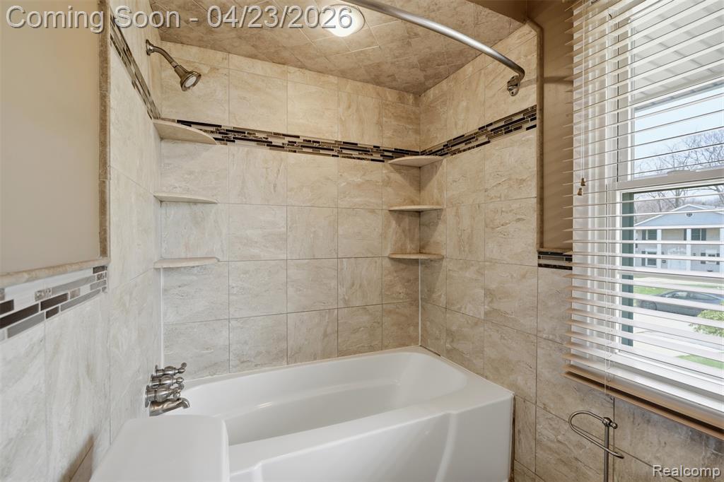 5701 Tequesta Court, West Bloomfield, MI 48323 — Photo 21