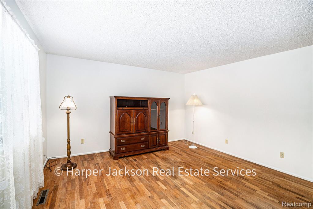 11637 E Lansing Road, Durand, MI 48429 — Photo 8