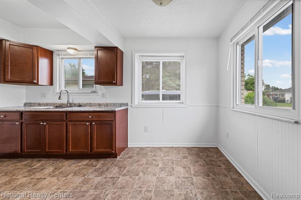 19861 Vermander Avenue, Clinton Twp, MI 48035 — Photo 11