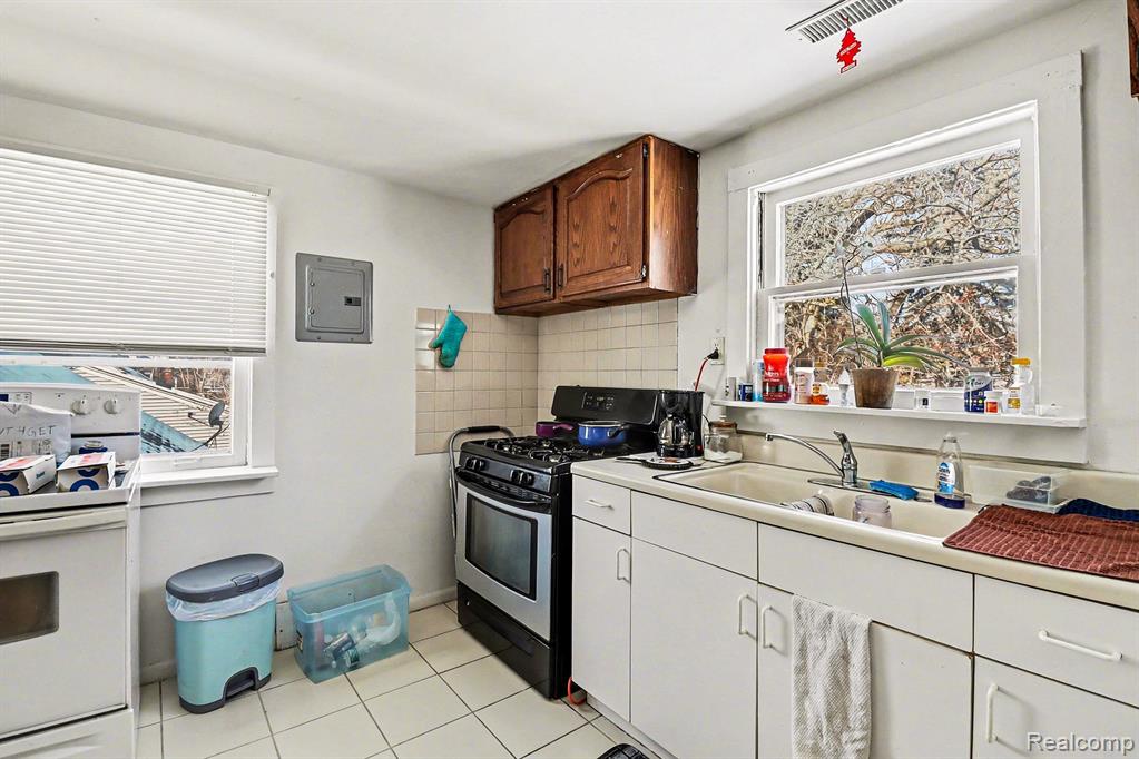 8129 Westminster Avenue, Warren, MI 48089 — Photo 15