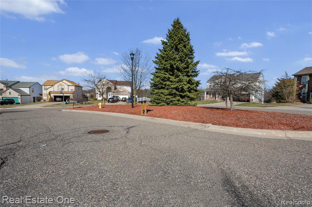 1575 Pebble Beach Drive, Pontiac, MI 48340 — Photo 37