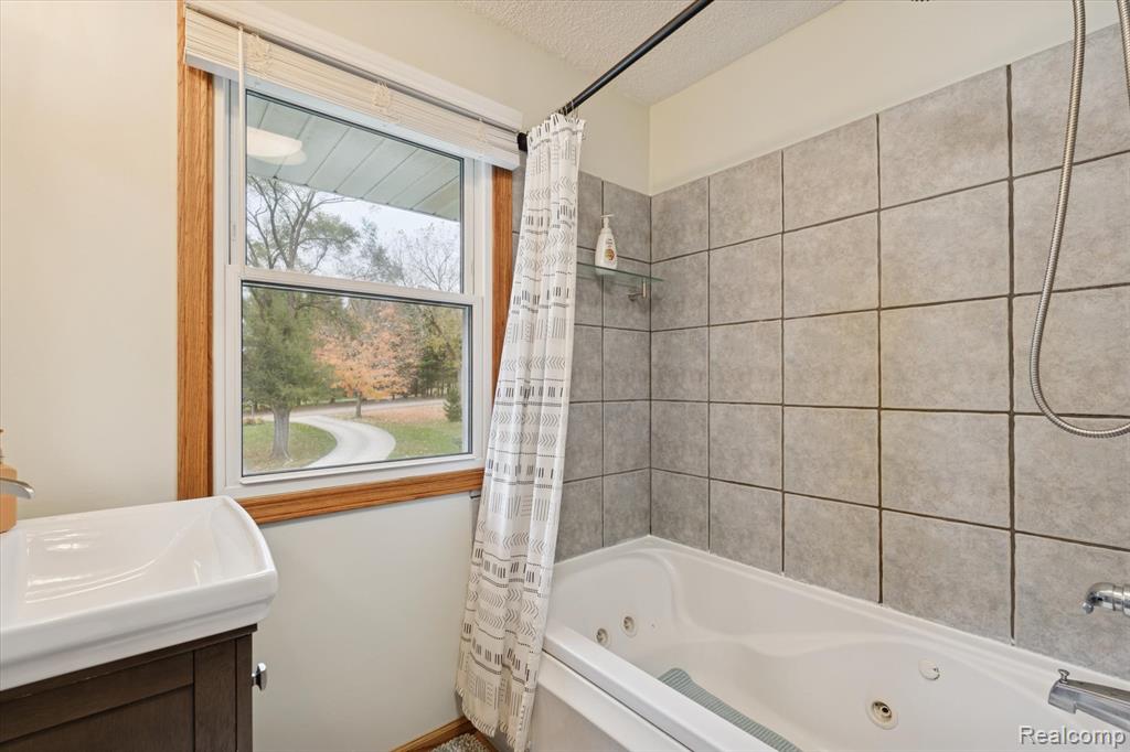 7233 W Lange Road, Fowlerville, MI 48836 — Photo 31