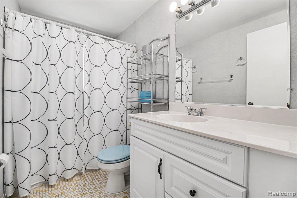 3120 N Summers Road N, Keego Harbor, MI 48320 — Photo 11
