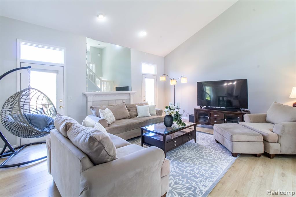42852 SANDSTONE Drive, Novi, MI 48377 — Photo 4