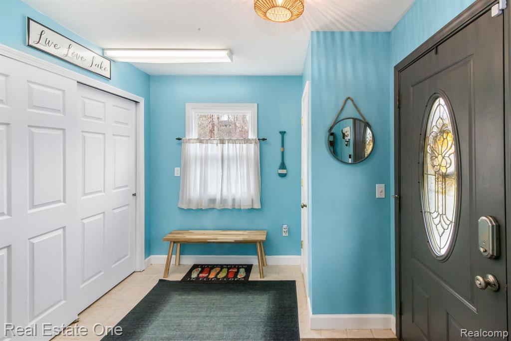 8831 Lagoon Drive, Brighton, MI 48116 — Photo 5