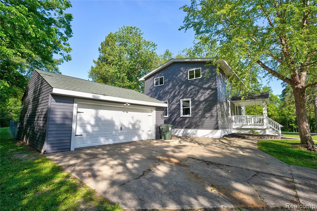 1460 W Silverbell Road, Lake Orion, MI — Photo 8