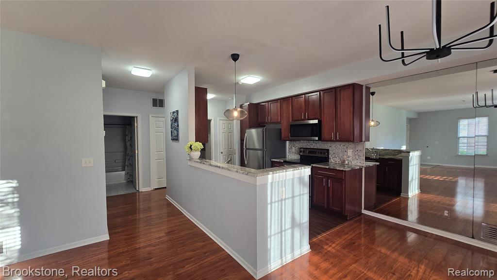 1976 Pinecroft Drive, 194, Canton, MI 48188 — Photo 12