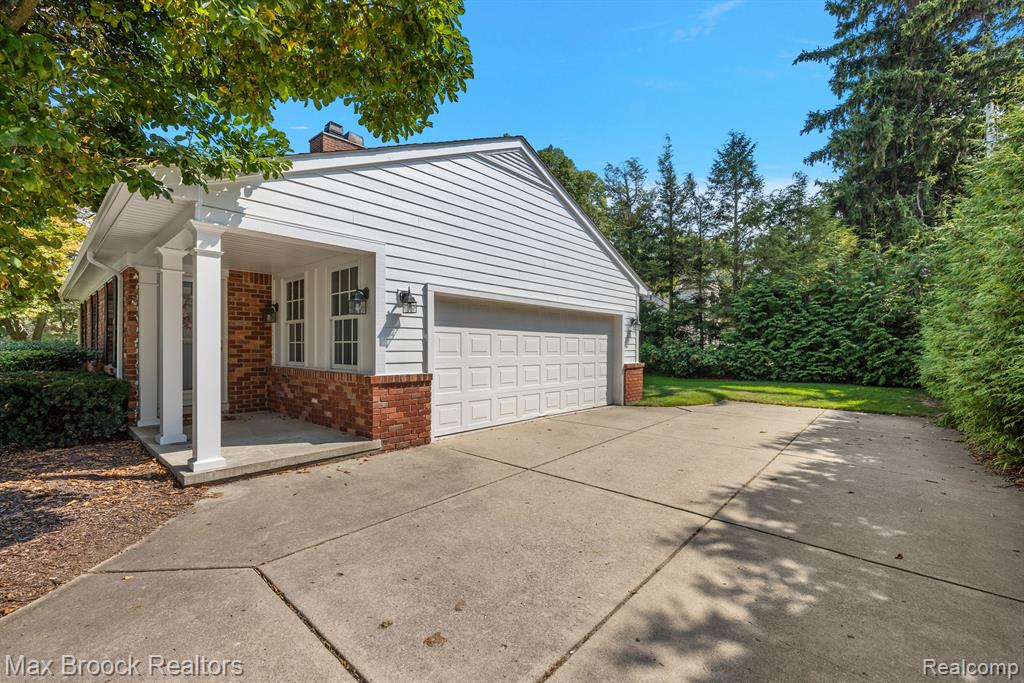 783 WOODDALE Road, Bloomfield Hills, MI 48301 — Photo 38
