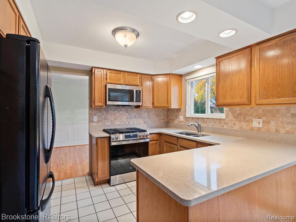 5628 PATTERSON Drive, Troy, MI 48085 — Photo 11
