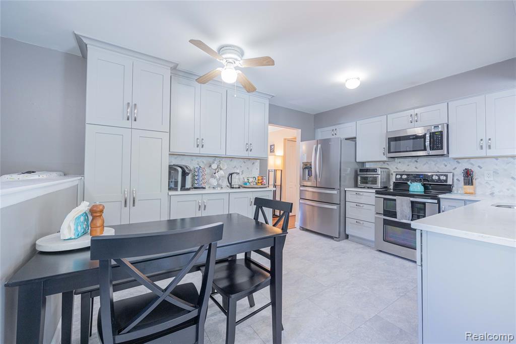 25298 Castlewood Drive, Woodhaven, MI 48183 — Photo 20