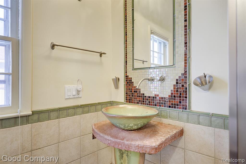 19 Oakdale Boulevard, Pleasant Ridge, MI — Photo 42