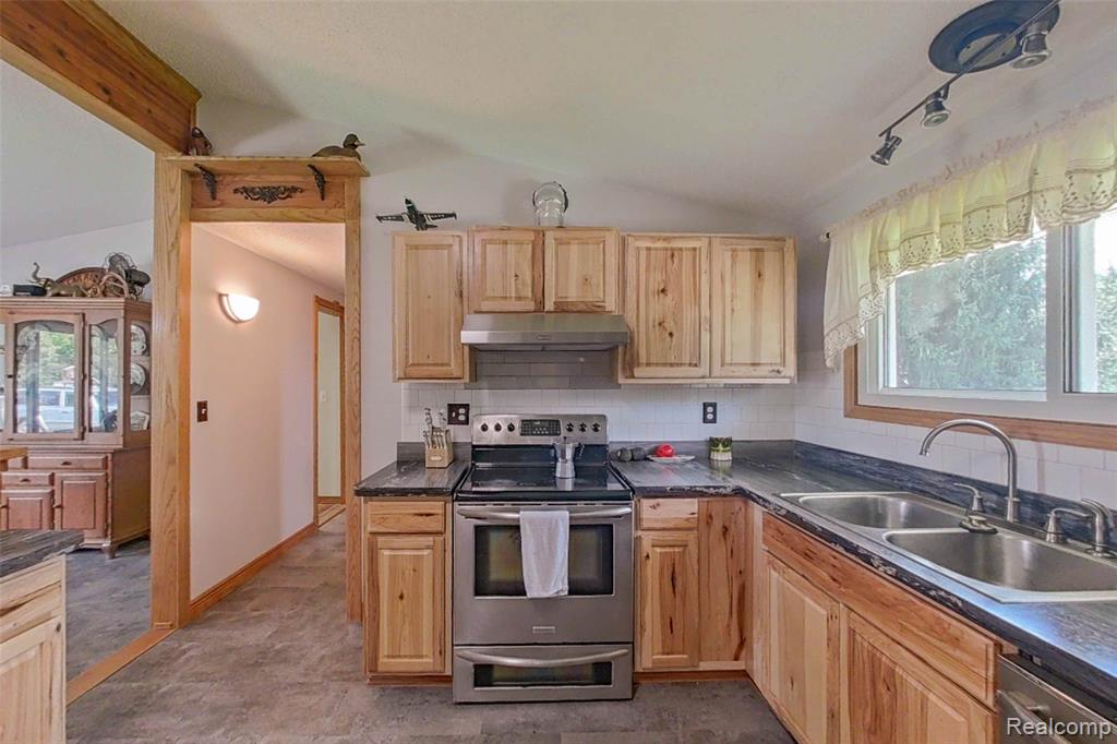 5920 CAMPBELL CORNERS Drive, Howell, MI 48855 — Photo 10