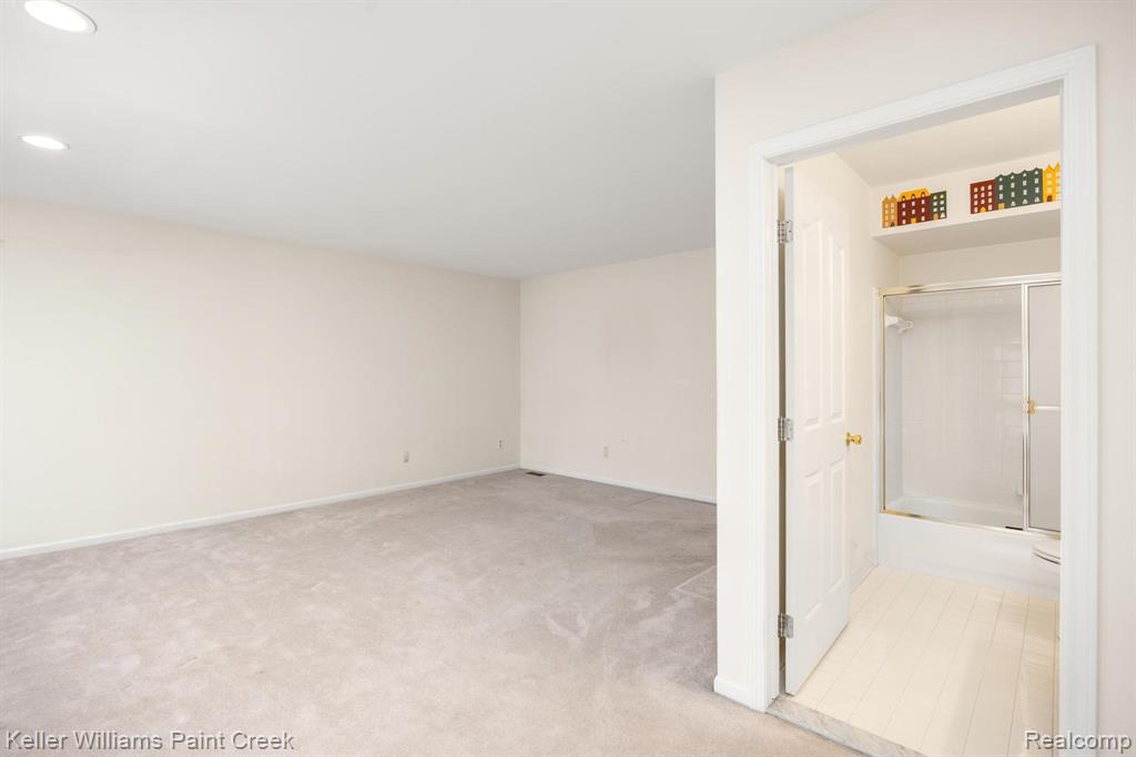 54710 Bellingham Drive, Utica, MI 48316 — Photo 21