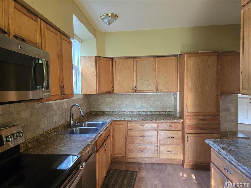 812 Academy Road, Holly, MI 48442 — Photo 11