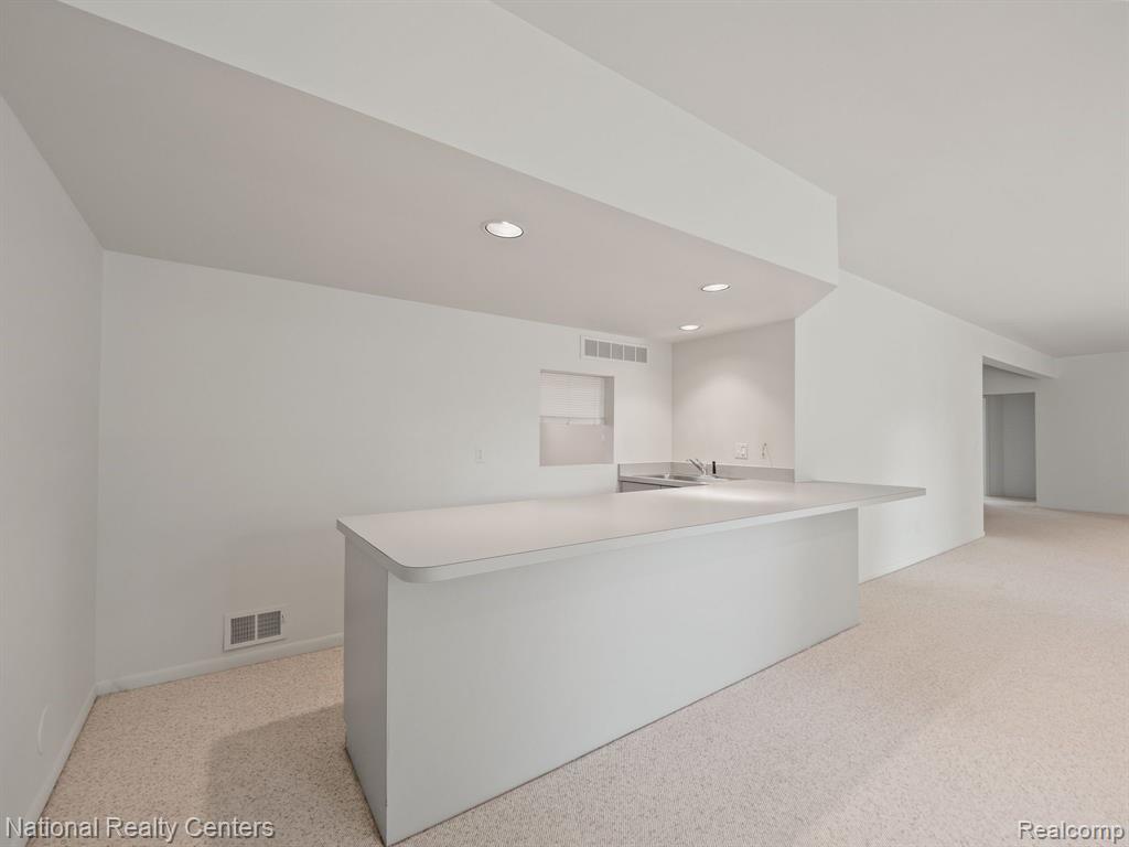 4888 WOODCLIFF HILL Road, West Bloomfield, MI 48323 — Photo 38