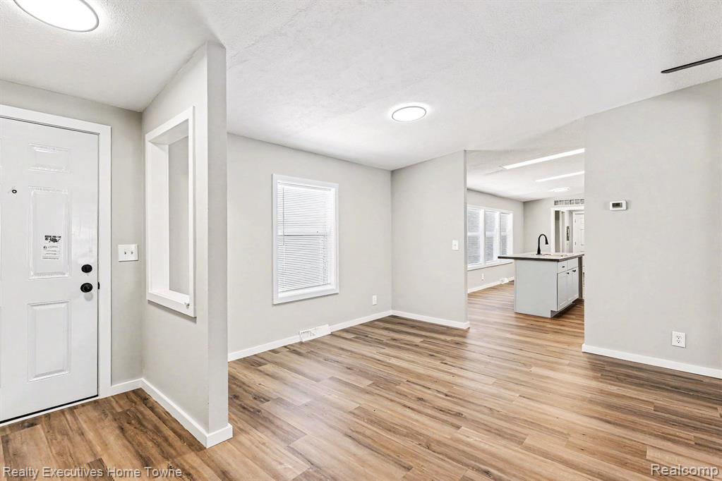 45822 Bonaventure Dr, Macomb, MI 48044 — Photo 2