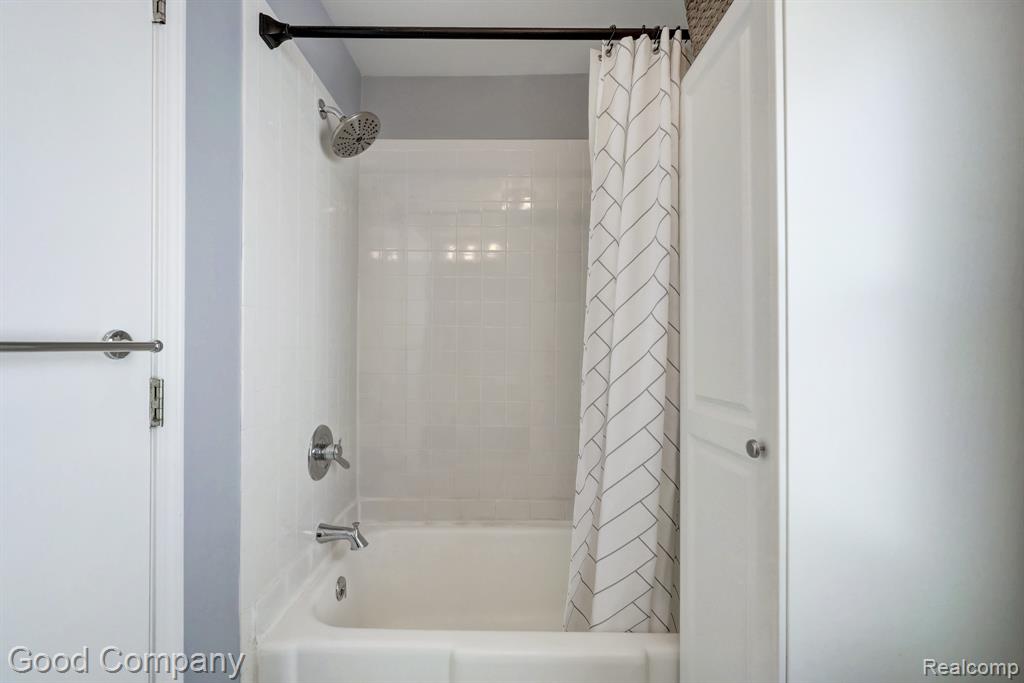 45 W Morehouse Avenue, Hazel Park, MI 48030 — Photo 16