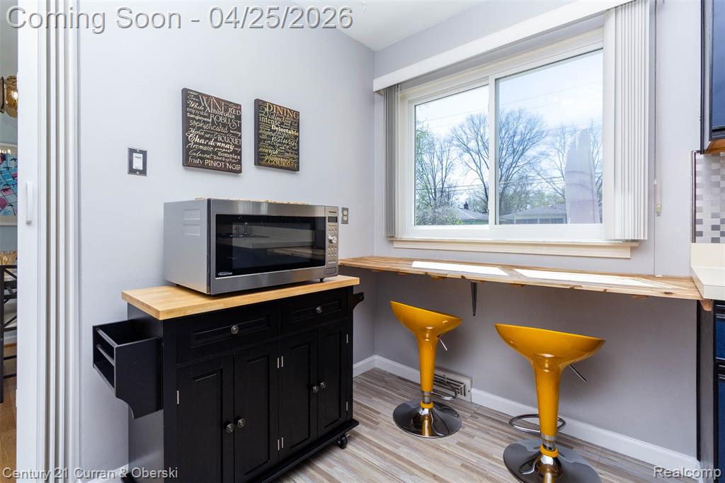 22803 Manning Street, Farmington, MI 48336 — Photo 14