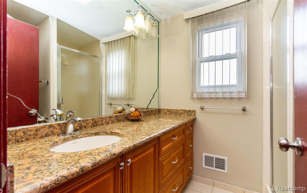 2852 MAYFAIR Drive, Troy, MI 48084 — Photo 26