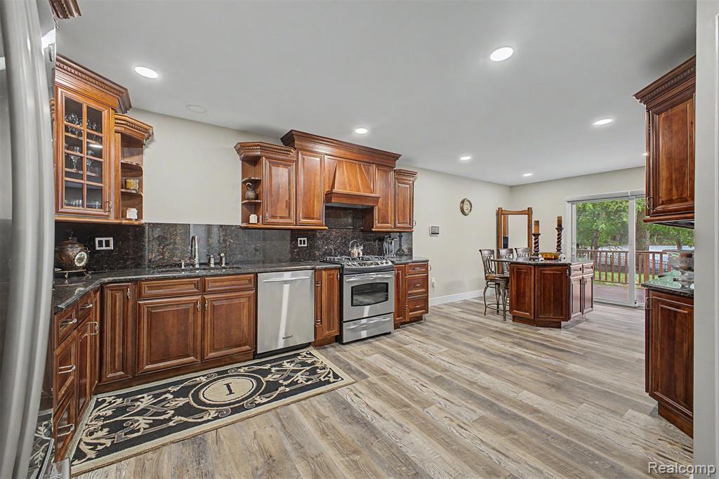 816 N Beech Daly Road, Dearborn Heights, MI 48127 — Photo 12