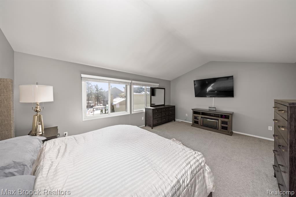 5547 MAPLE LEAF Court, West Bloomfield, MI — Photo 22